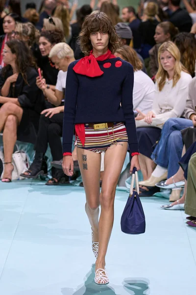Look 15